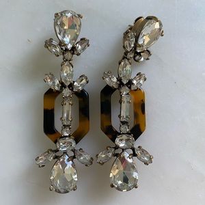 Statements earrings for pierced ears